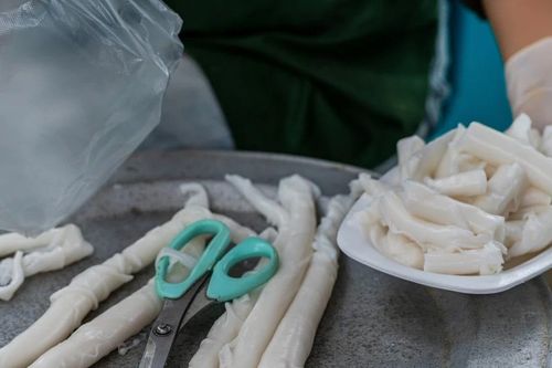Độc lạ bánh 'gật gù' khách ăn cả cân không chán