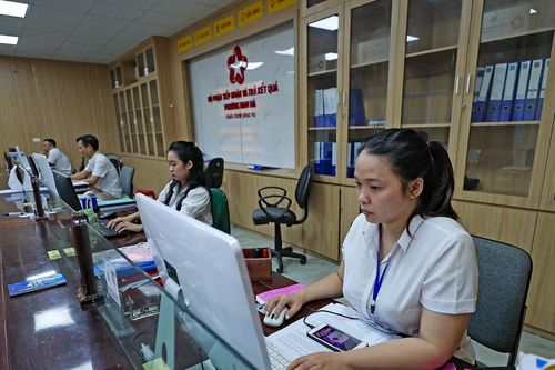 Viên chức công tác hơn 5 năm có đủ điều kiện vào công chức?