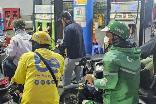 Tài xế xe công nghệ méo mặt trước cú sốc tăng giá xăng, hãng tung phao cứu sinh