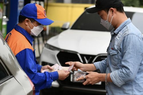 Giá xăng hơn 29.000 đồng/lít, thuế và chi phí chiếm khoảng 30%