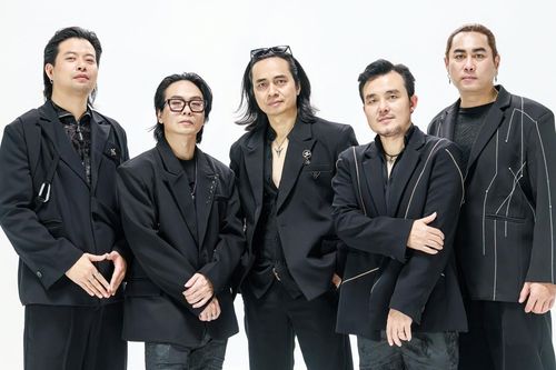 Bức Tường ra mắt sản phẩm về 'tháng định mệnh'