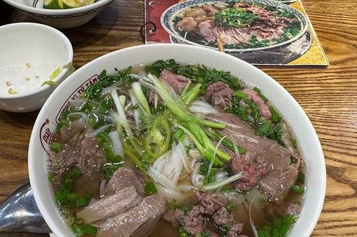 Hàng loạt quán phở, bún tại Hà Nội tăng giá, đắt thêm 3.000-5.000 đồng