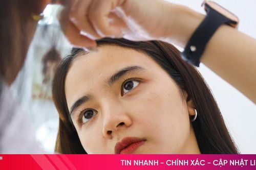 Người đứng sau vẻ đẹp cô dâu