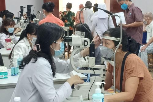 Dùng máy tính nhiều làm tăng nguy cơ mắc bệnh Glôcôm gây mù lòa