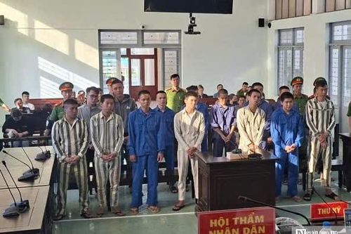Lâm Đồng: Hỗn chiến giữa đêm trên cầu Dục Thanh, 15 bị cáo phải trả giá