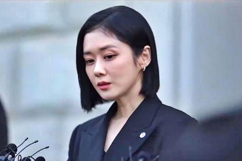 Jang Nara dự lễ tang nhân viên công ty quản lý cũ đột ngột qua đời