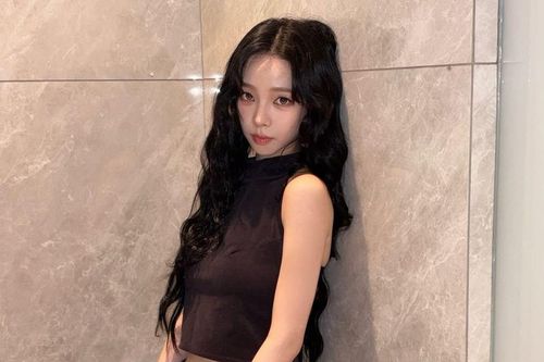 Karina (aespa) khoe cơ bụng săn chắc, 'đốn tim' fan