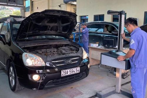 Nỗi lo hỏng động cơ khi 'đạp kịch ga' đo khí thải: Chuyên gia nói gì?