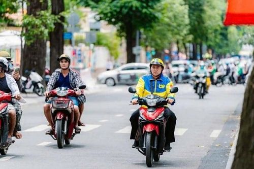 Gánh nặng trên vai tài xế công nghệ khi giá xăng dầu 'nhảy múa'