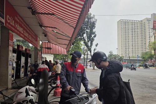 Nguồn cung ổn định, nhiều cây xăng Hà Nội thưa khách