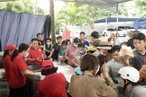 Bếp cơm nghĩa tình