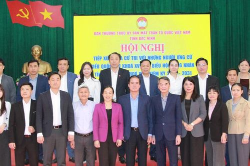 Ứng cử viên đại biểu Quốc hội và đại biểu HĐND tỉnh tiếp xúc cử tri tại đơn vị bầu cử số 6, số 18