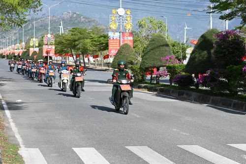Xã Thuận Bắc tuyên truyền lưu động, lan tỏa không khí ngày hội bầu cử