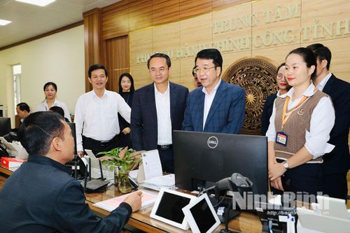 Đồng chí Chủ tịch UBND tỉnh Nguyễn Thanh Bình thăm, kiểm tra Trung tâm Phục vụ hành chính công tỉnh