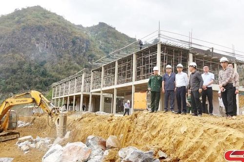 Kiểm tra tiến độ đầu tư xây dựng Trường Nội trú liên cấp Tiểu học- THCS xã Phiêng Pằn