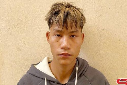 Khởi tố đối tượng ném đá vỡ kính xe ô tô