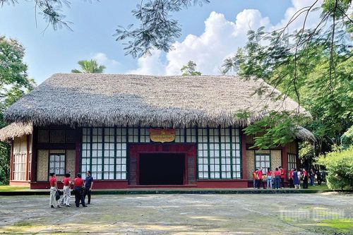 Du lịch - Văn hóa song hành phát triển