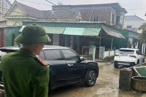 Hà Tĩnh: Xử phạt 5 triệu đồng với chủ xe trong vụ xe bị 'chặn đầu, khóa đuôi'