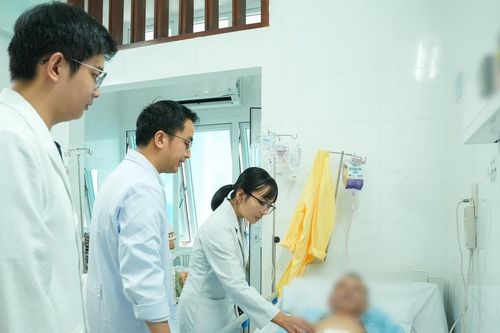 Tự uống thuốc giảm đau bụng tại nhà, người đàn ông thủng dạ dày nguy kịch