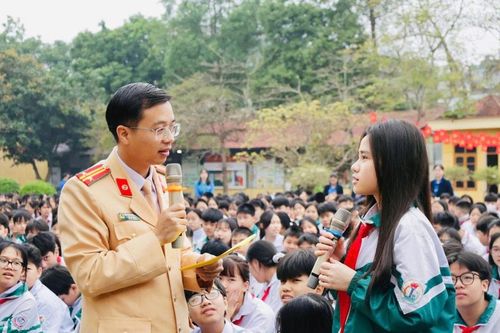 Thái Nguyên: Gần 1.000 giáo viên và học sinh được tuyên truyền pháp luật về trật tự an toàn giao thông