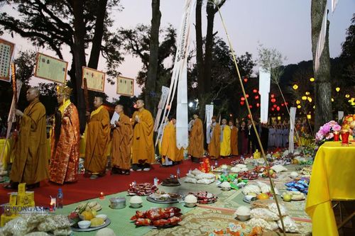 Lễ Mông Sơn thí thực ở chùa Côn Sơn