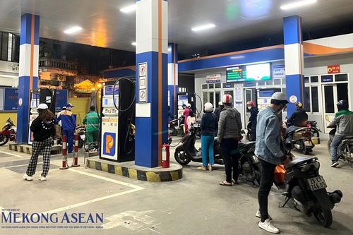 Giá xăng dầu giảm mạnh từ đêm 11/3