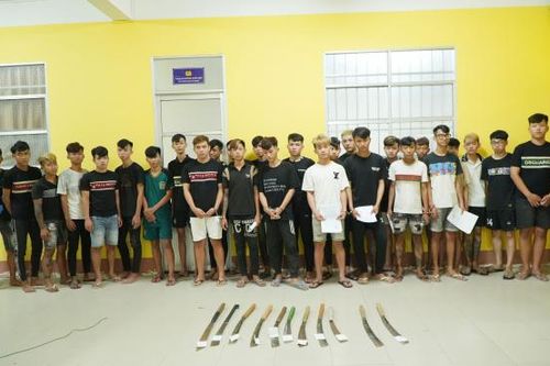 Triệt phá băng nhóm dùng hung khí giải quyết mâu thuẫn trong đêm