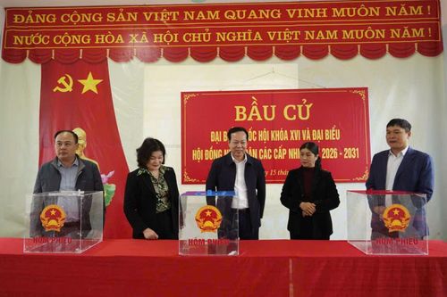 Phó Chủ tịch Thường trực UBND tỉnh Vũ Đình Quang kiểm tra công tác chuẩn bị bầu cử tại các địa phương