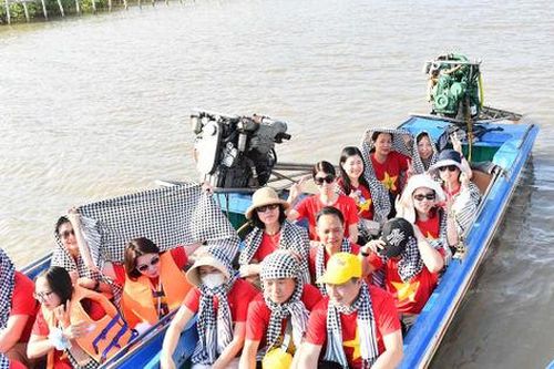 Xuôi dòng Cửu Long giang