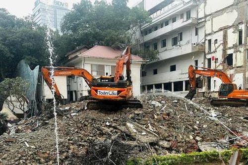 Bảo đảm vệ sinh môi trường khi phá dỡ công trình phía Đông hồ Hoàn Kiếm