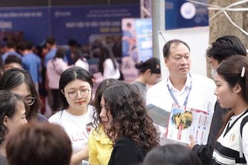 Nỗi lo chọn trường khi mùa tuyển sinh đến