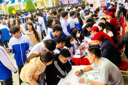 Nỗi lo học phí tăng cao và bài toán tự chủ đại học 2026