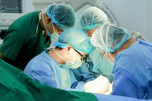 Gãy cổ xương bàn tay số V khi chơi thể thao, làm thế nào để nhận biết?