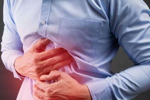 Đau bụng, tiêu chảy kéo dài: Cảnh giác viêm đại tràng giả mạc do dùng kháng sinh