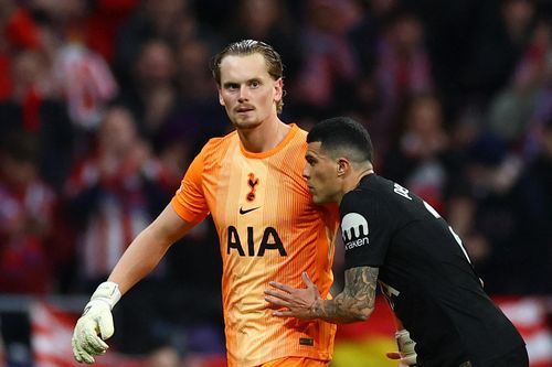 Kinsky nói gì sau 17 phút thảm họa ở Champions League?