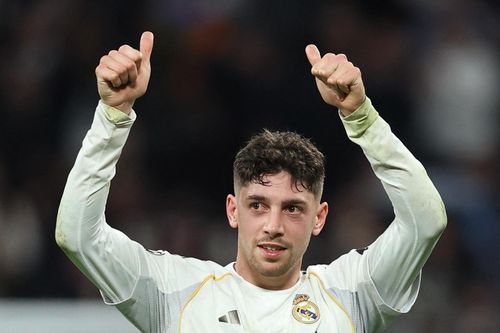 Dàn cựu sao Real Madrid bùng nổ cảm xúc sau chiến thắng trước Man City