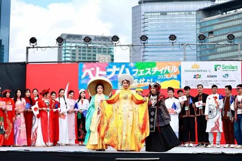 Sắc màu Việt Nam rực rỡ tại Lễ hội Việt Nam tại Osaka