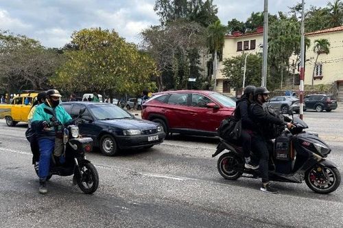Tháo gỡ rào cản, đưa hàng viện trợ đến Cuba