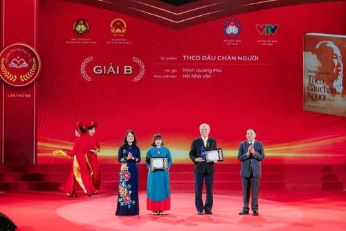 Nhà xuất bản Hội Nhà văn bội thu giải thưởng văn học