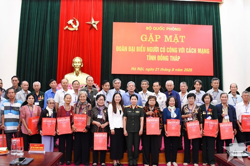 Bộ Quốc phòng trả lời cử tri tỉnh Đồng Tháp về bảo hiểm xã hội, bảo hiểm y tế