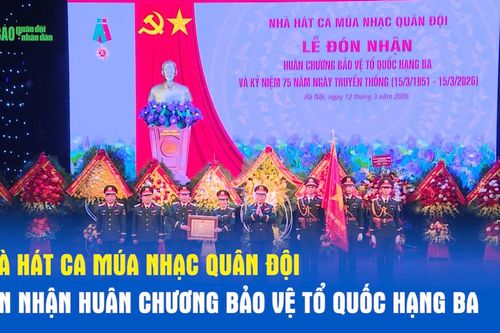 Nhà hát Ca múa nhạc Quân đội đón nhận Huân chương Bảo vệ Tổ quốc hạng Ba