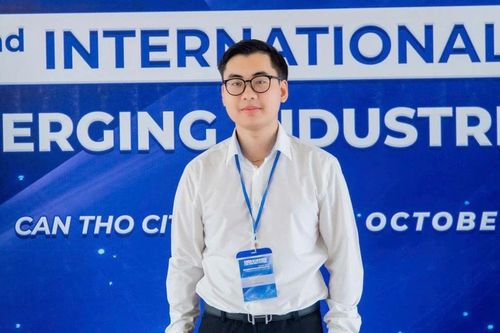 Bùi Mạnh Hùng: Đảng viên trẻ tiêu biểu với 'cú đúp' Sinh viên 5 tốt Trung ương và Sao Tháng Giêng