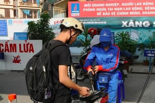 Tiếp tục xả Quỹ bình ổn, giá xăng RON 95 tăng 335 đồng/lít