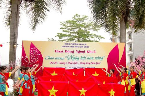 Học sinh Lào Cai hướng về 'Ngày hội non sông' bên dòng Sông Hồng