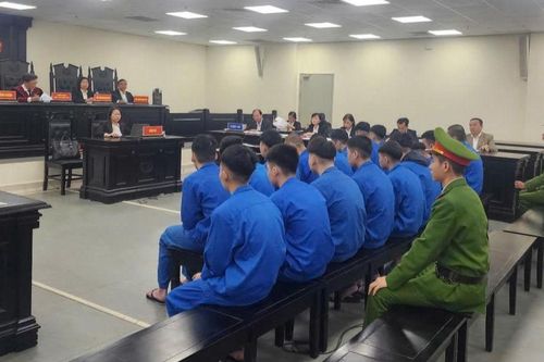 Nhóm thanh niên lãnh án vì vô cớ đuổi chém người đi đường