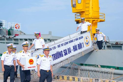 Tổ bầu cử sớm hoàn thành nhiệm vụ trên biển, trở về đất liền