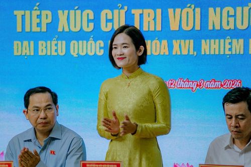 Hoàn cảnh gia đình khiến nữ phó giáo sư muốn đưa chính sách lên nghị trường