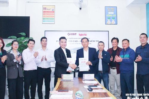 Báo và phát thanh, truyền hình Nghệ An, Công ty CP đầu tư và thương mại Hoàng Gia Phát ký kết hỗ trợ thực hiện Chương trình 'Nhịp cầu nhân ái'