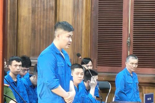 Tuyên án phạt tù đối với 33 bị cáo mua bán vũ khí, tiền giả
