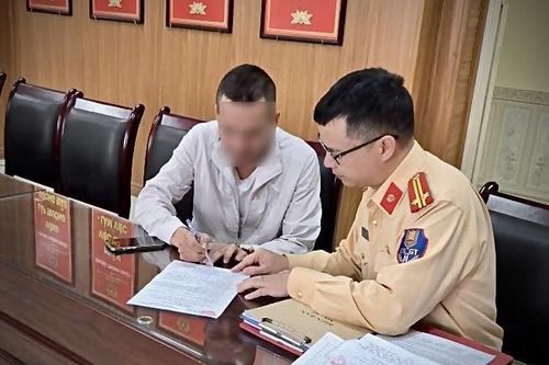 Không nhường đường cho xe ưu tiên, lái xe khách bị xử phạt 7 triệu đồng
